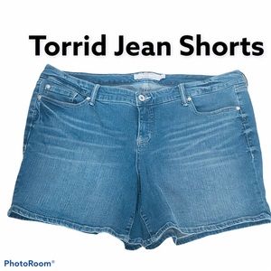 Torrid blue wash jean shorts mid thigh plus Sz 22
